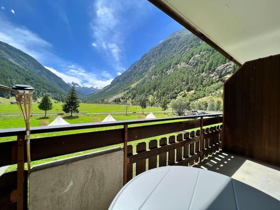 Pure Comfort! Entire Apartment With Abundant Space Near Zermatt With Parking! 태쉬 외부 사진