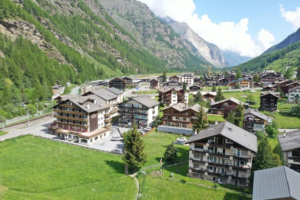 Pure Comfort! Entire Apartment With Abundant Space Near Zermatt With Parking! 태쉬 외부 사진